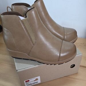 Tan Women's Ankle Boots 6.5